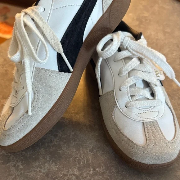 Puma Palermo Sneakers in White, Beige, and Black - Picture 6 of 7